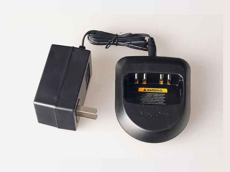 Bộ sạc bàn motorola magone a8 4 Bộ sạc motorola